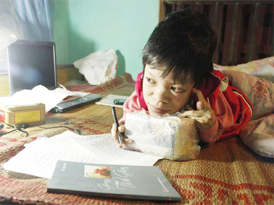 Tiếng lòng của cô gái 34 tuổi bị liệt trong hình hài đứa trẻ lên 