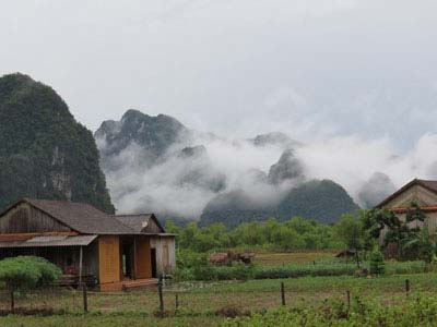 Tục cưới ba lần để gìn giữ tình cảm vợ chồng của người Khùa