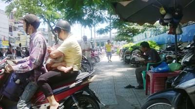 Sửng sốt việc thu cả phí dắt xe và những bãi xe tư nhân “ăn bám” 