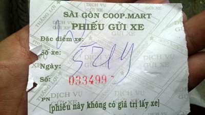 Sửng sốt việc thu cả phí dắt xe và những bãi xe tư nhân “ăn bám” 