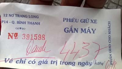 Sửng sốt việc thu cả phí dắt xe và những bãi xe tư nhân “ăn bám” 