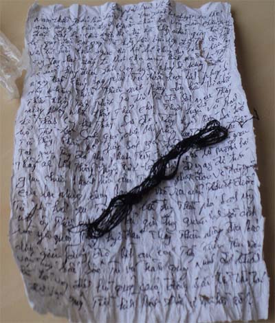 Cận cảnh màn bịp bợm  của ông trưởng thôn hành nghề bói toán