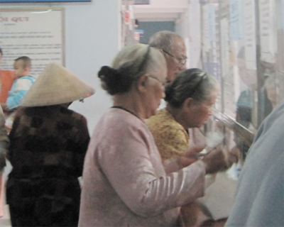 Nhân viên một bệnh viện ở TP.HCM trả lại gần nửa tỉ đồng tiền quà