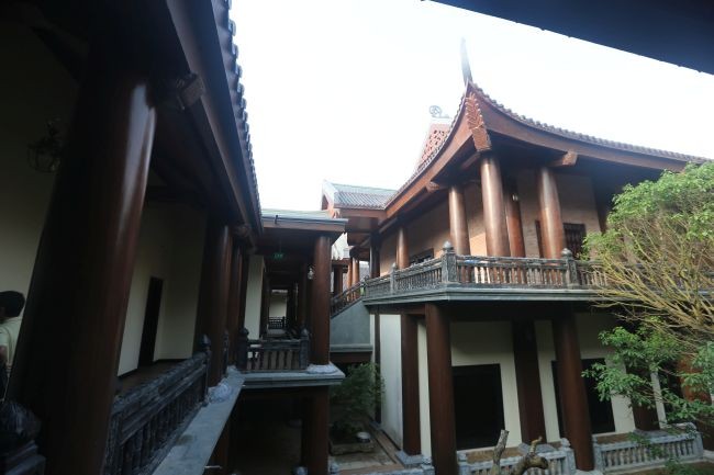 Nhà khách 5 sao toàn gỗ quý ở chùa Bái Đính