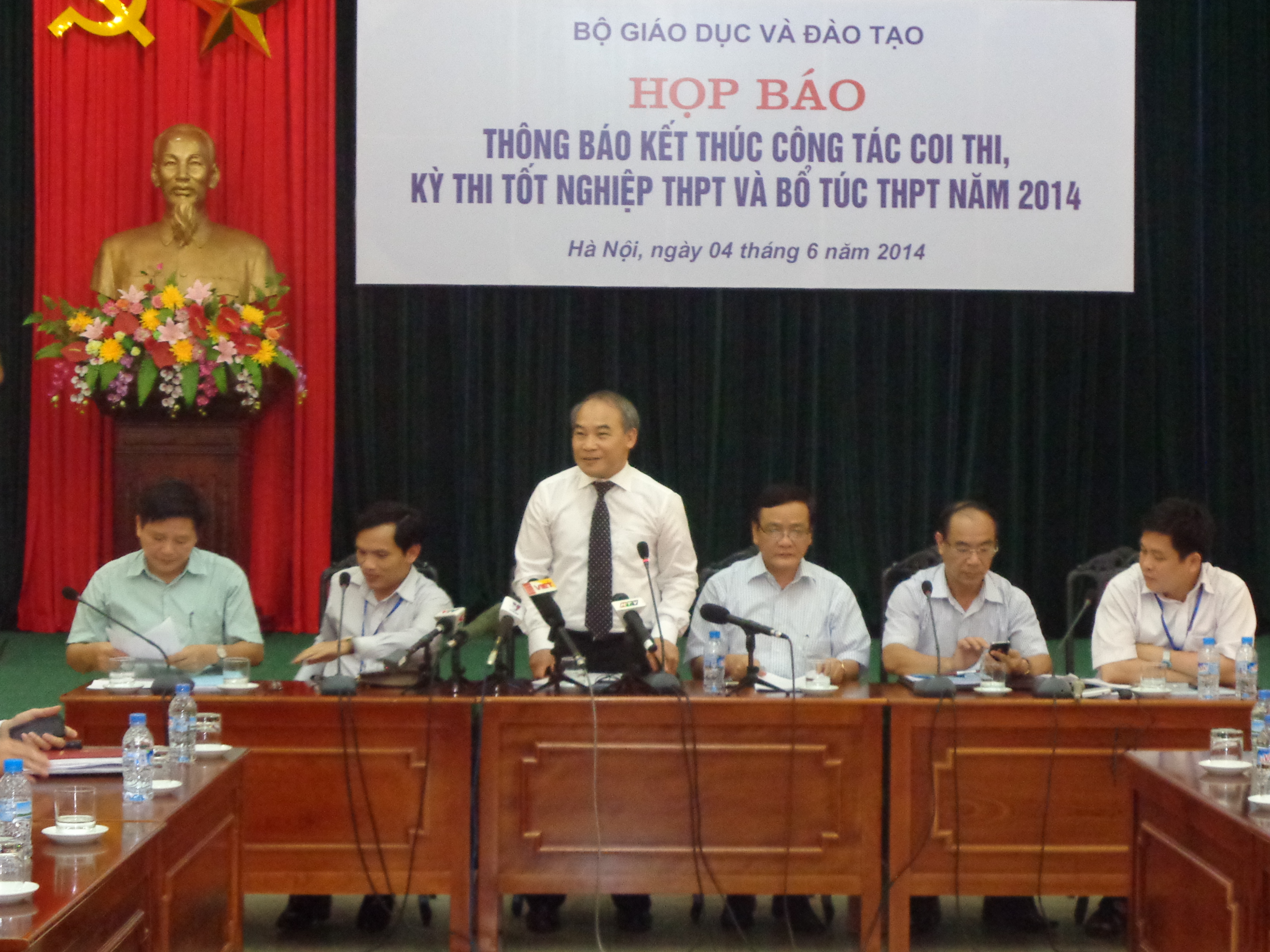 Bộ GD-ĐT đang chờ clip tiêu cực thi ở trường Nam Lương Sơn