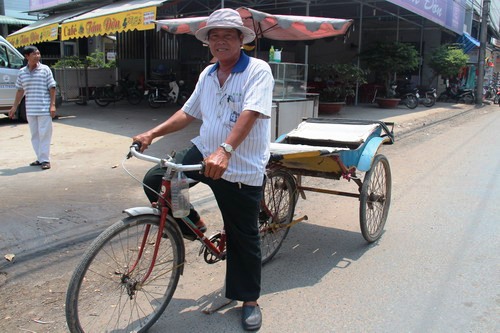 Người chạy xe lôi ở thị trấn Chợ Mới