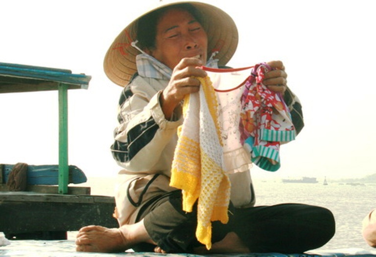 Dòng sông lênh đênh phận người