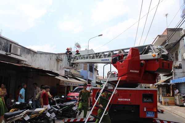 TP.HCM: Cháy nhà khóa cửa, một người chết