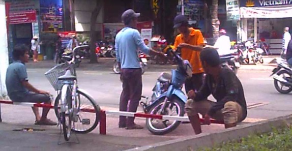 Chùm ảnh: Công khai chích ma túy ngay trung tâm Sài Gòn