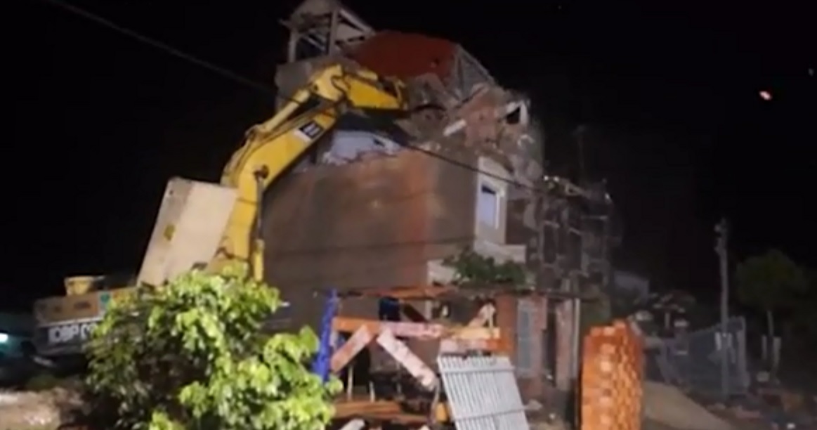 Bình Dương: Tiếp tục công tác giải cứu tài sản trong nhà bị sập