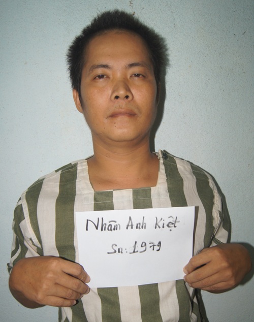 Kẻ giết người trong vườn cao su ra đầu thú