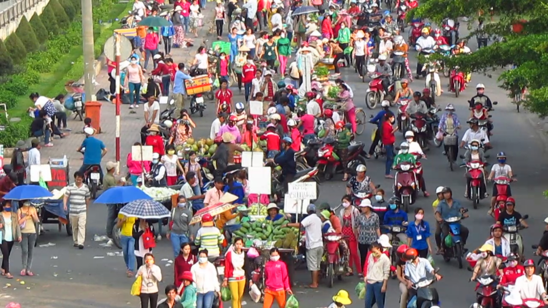 Hô biến hầm chui Tân Tạo thành chợ Hô biến hầm chui Tân Tạo thành chợ