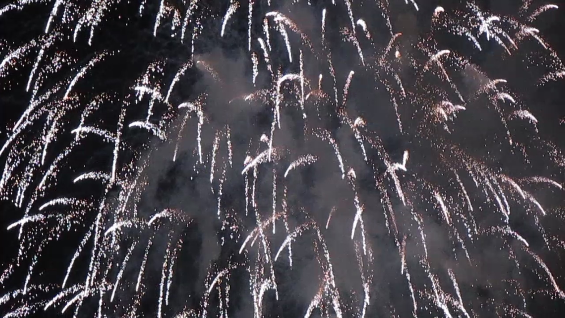 TP.HCM: Pháo hoa bừng sáng đêm 30-4