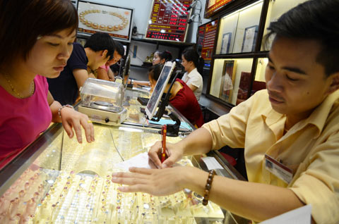 Giá vàng tăng thẳng đứng