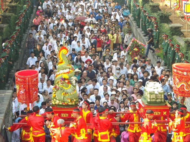 TP.HCM: Hàng triệu người về giỗ Quốc Tổ