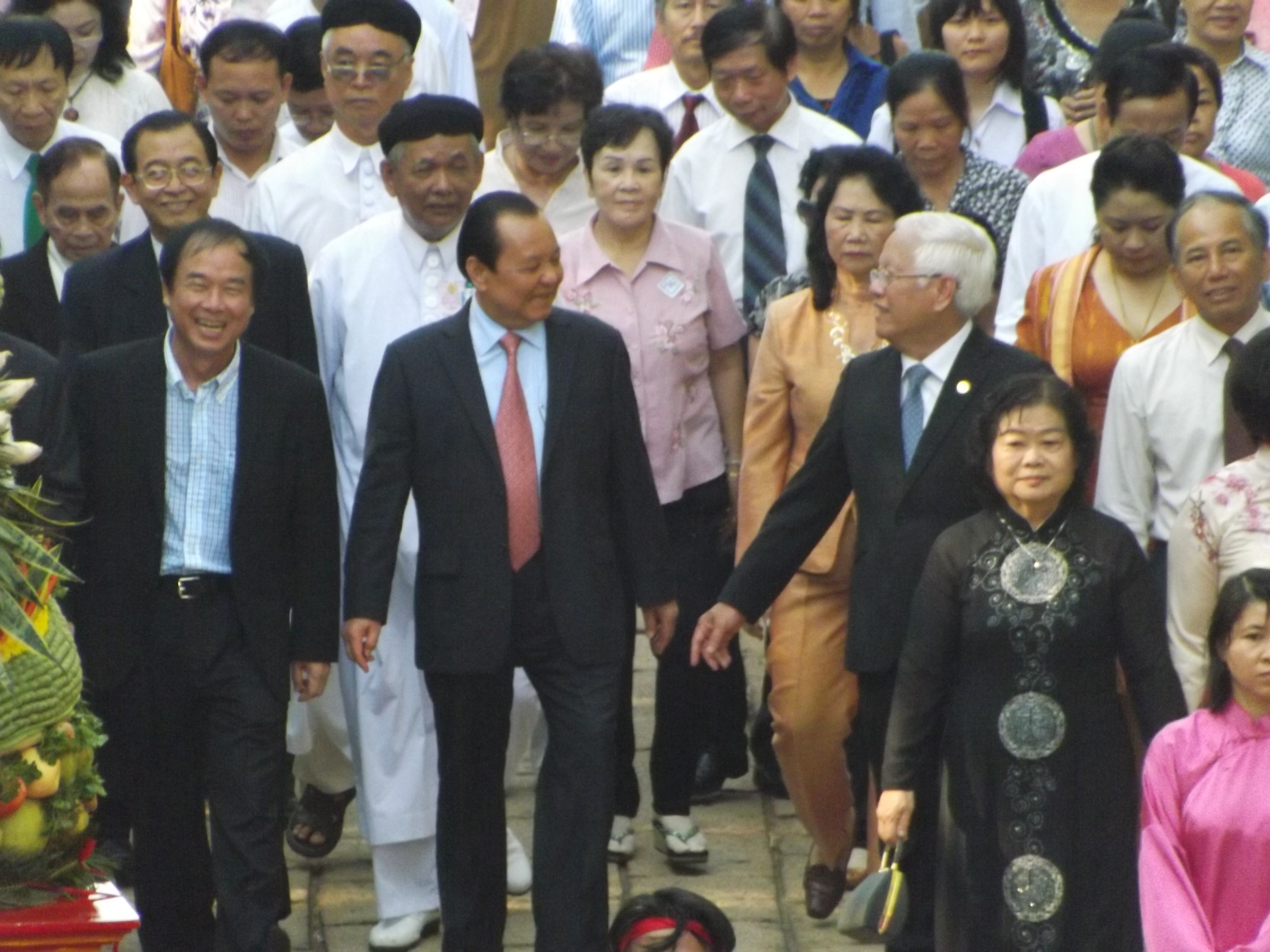 TP.HCM: Hàng triệu người về giỗ Quốc Tổ