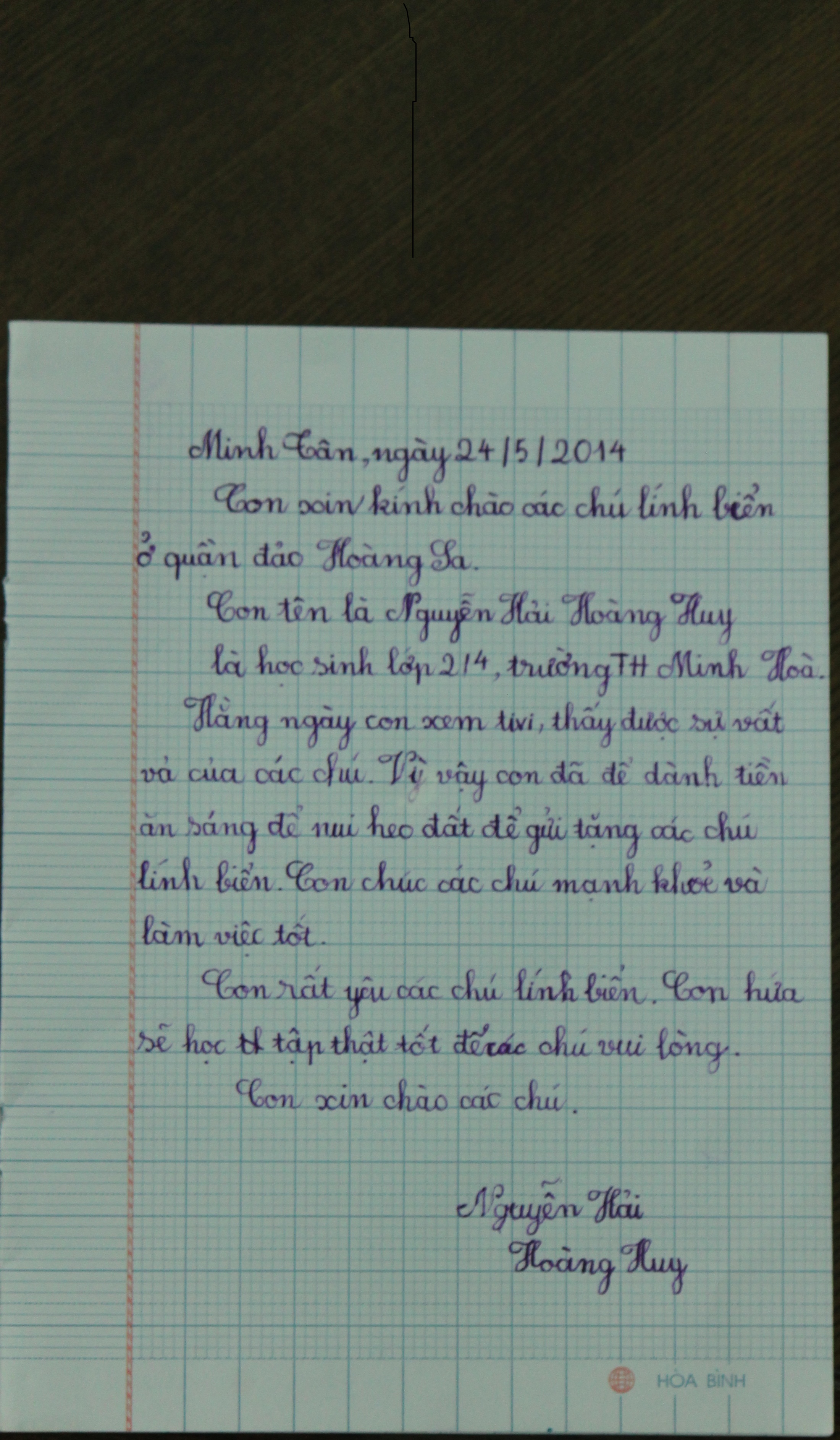 Cậu bé lớp 2 nhịn ăn sáng nuôi heo đất gửi chiến sĩ Hoàng Sa Cậu bé lớp 2 nhịn ăn sáng nuôi heo đất gửi chiến sĩ Hoàng Sa