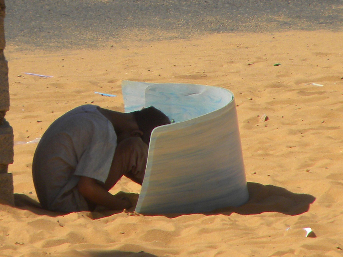 Những đứa trẻ mưu sinh ở Đồi cát bay