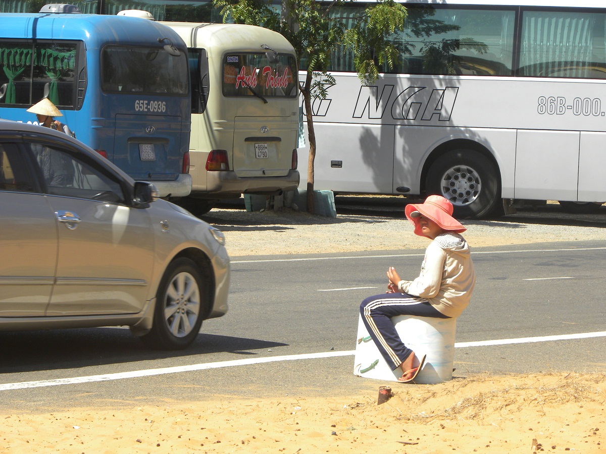 Những đứa trẻ mưu sinh ở Đồi cát bay
