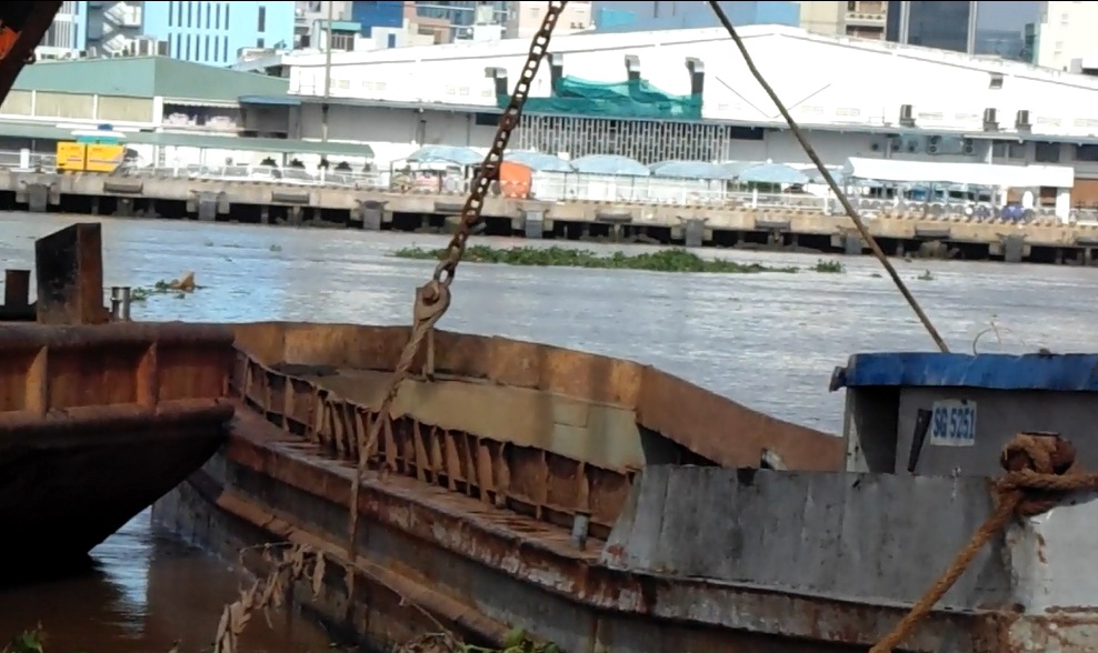 TP.HCM:xà lan gần 100 tấn trên nóc hầm Thủ Thiêm là do quá tải