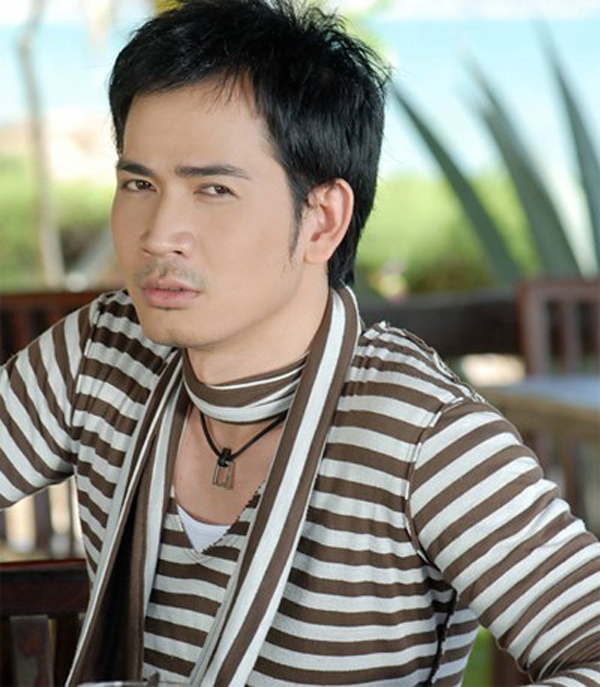 Ca sĩ Quách Thành Danh rao bán tờ 2 USD năm 1976 để làm từ thiện