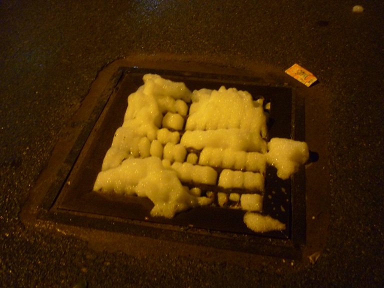 Chuyện lạ từ một miệng cống Chuyện lạ từ một miệng cống