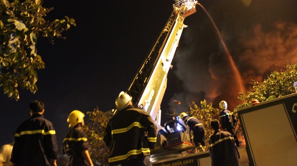 Vụ cháy công ty hóa chất Sakata inx, hàng trăm công nhân mất việc