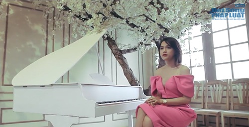 Hương giang idol nhốt mình trong phòng suy nghĩ về tình yêu 