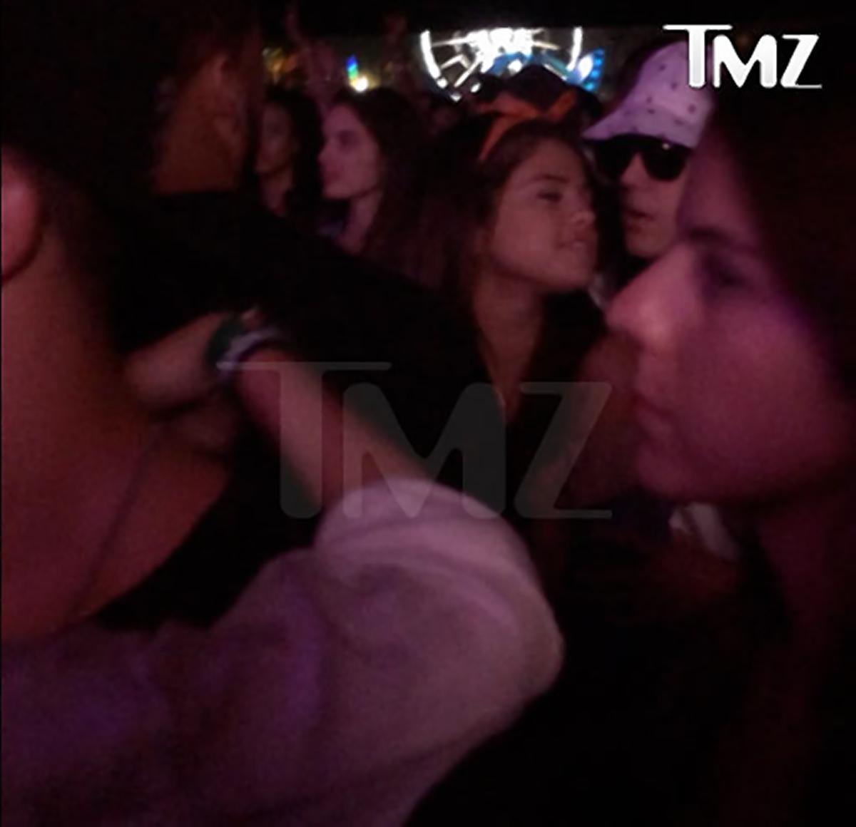 Những khoảnh khắc thân mật của Justin Bieber và Selena Gomez tại Những khoảnh khắc thân mật của Justin Bieber và Selena Gomez tại