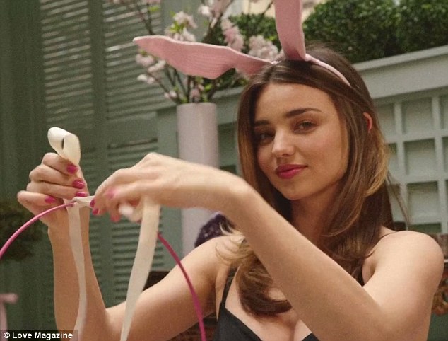 Miranda Kerr hóa thỏ non trên tạp chí Love