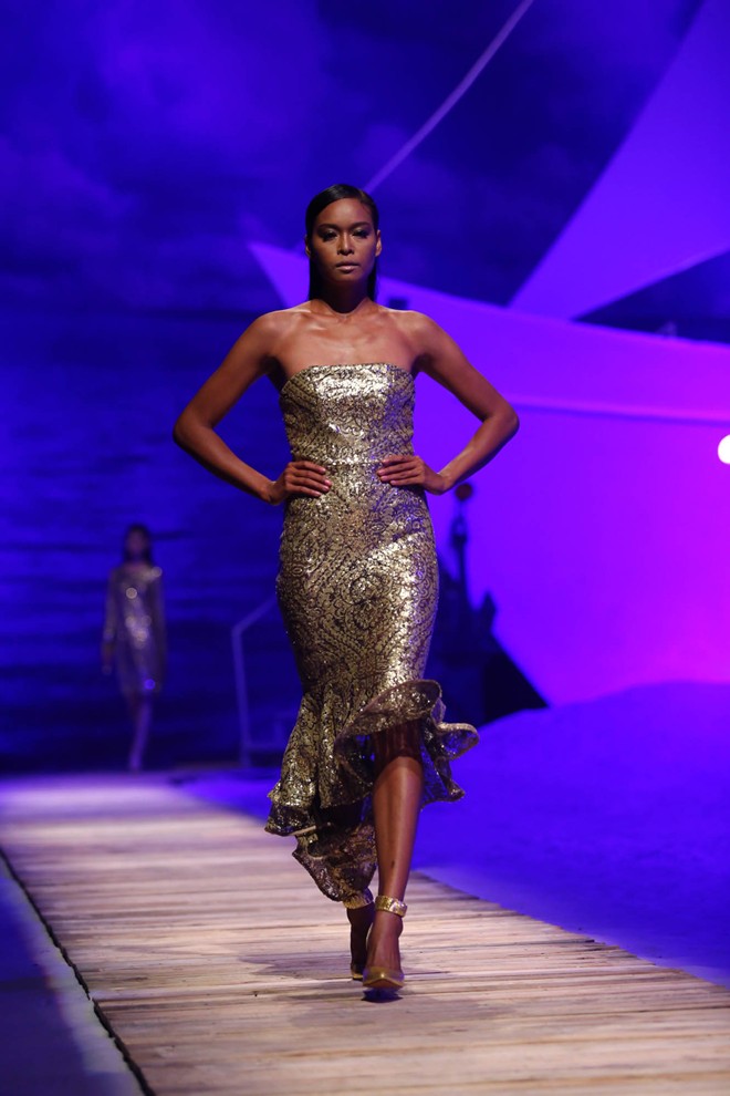 Xu hướng trang phục sắc vàng ánh kim năm 2014