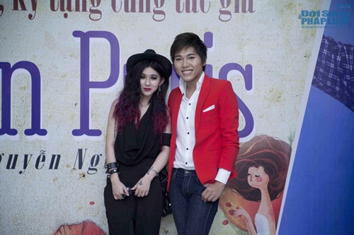 Sơn Paris “đỏ mặt” khi liên tục bị độc giả “tra khảo” về tình yêu