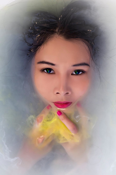 Người mẫu Xuân Thùy nude khoe body dưới nước