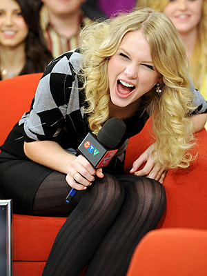 Những khoảnh khắc cười ra nước mắt của Taylor Swift