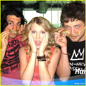 Những khoảnh khắc cười ra nước mắt của Taylor Swift