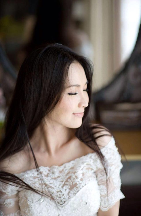 Kim Hiền thử váy cưới trước ngày lên xe hoa