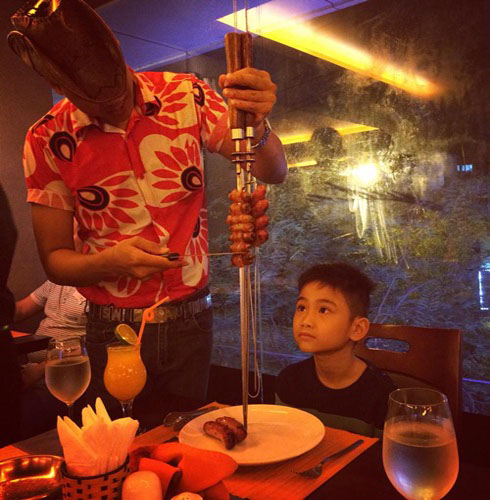 Kim Hiền thử váy cưới trước ngày lên xe hoa