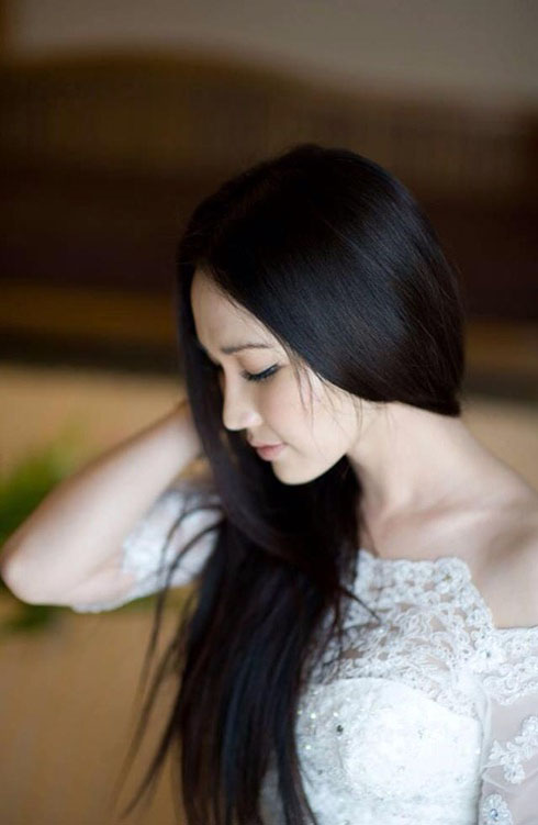 Kim Hiền thử váy cưới trước ngày lên xe hoa