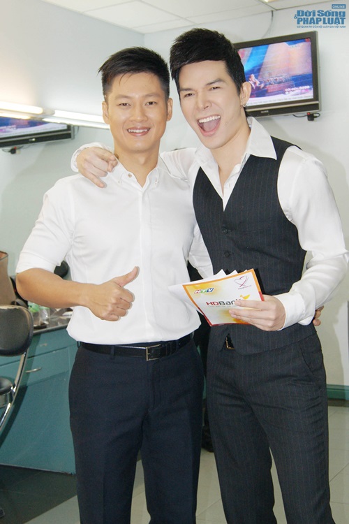 Nathan Lee bất ngờ làm MC