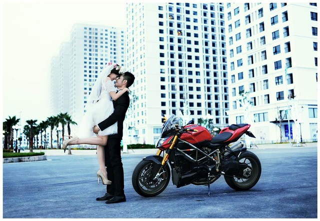 Mai Thỏ chuẩn bị cưới thiếu gia chơi xe phân khối lớn Mai Thỏ chuẩn bị cưới thiếu gia chơi xe phân khối lớn