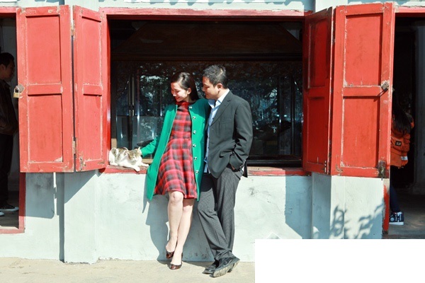 Bắt gặp Kim Hiền thân thiết với chồng sắp cưới tại Hồ Gươm