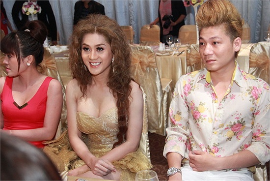 Nhìn lại những khoảnh khắc mặn nồng của lâm Chi Khanh và bạn trai