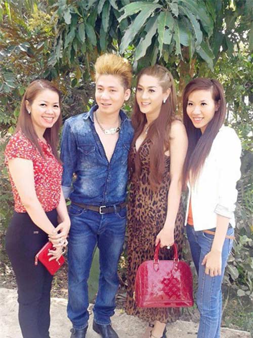 Nhìn lại những khoảnh khắc mặn nồng của lâm Chi Khanh và bạn trai