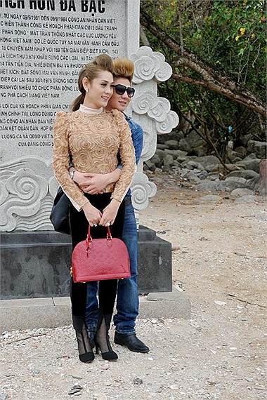 Nhìn lại những khoảnh khắc mặn nồng của lâm Chi Khanh và bạn trai