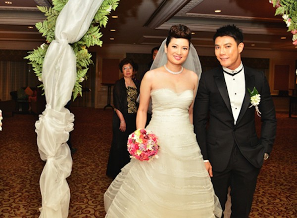 Những cô dâu cứng tuổi của showbiz Việt