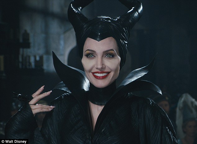 Angelina Jolie vô tình làm fans Trung Quốc nổi giận Angelina Jolie vô tình làm fans Trung Quốc nổi giận