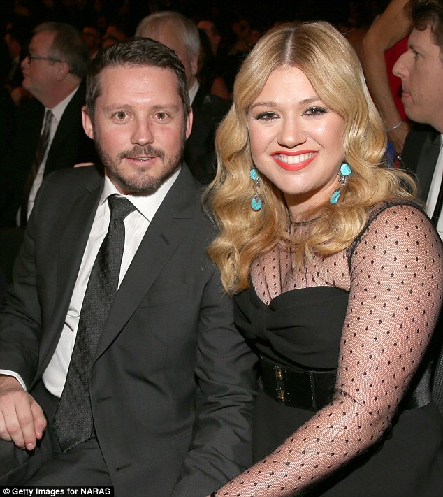 Kelly Clarkson tiết lộ ảnh cực yêu của con gái đầu lòng Kelly Clarkson tiết lộ ảnh cực yêu của con gái đầu lòng