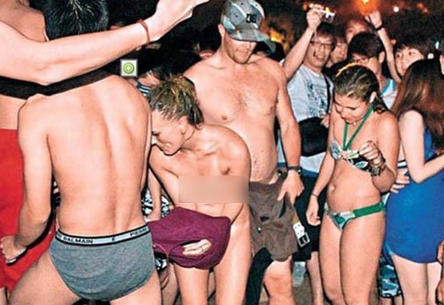 Những buổi tiệc thác loạn động trời chỉ có ở showbiz xứ Đài