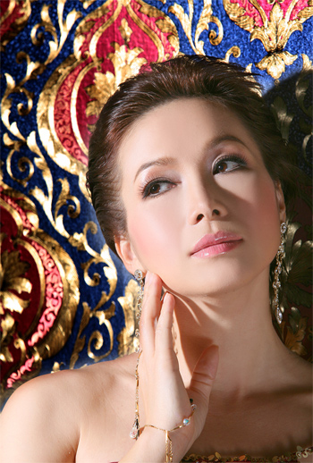 Cận cảnh nhan sắc của hoa hậu 