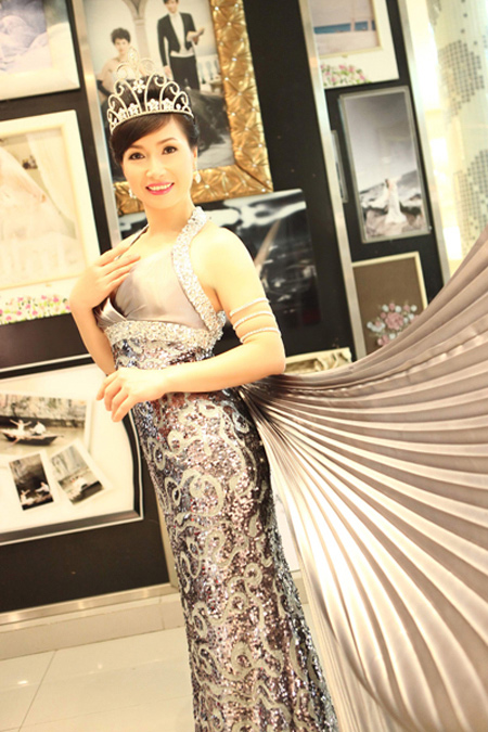 Cận cảnh nhan sắc của hoa hậu 